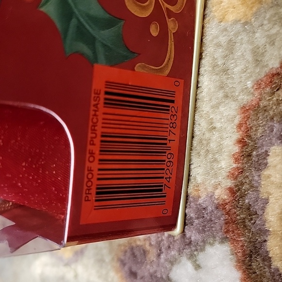 Special Edition 10th Anniversary Holiday Barbie 1997 - Picture 4 of 10